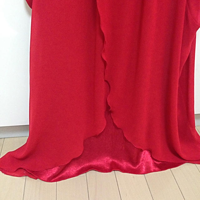 真っ赤なミディアムドレス レディースのフォーマル/ドレス(ミディアムドレス)の商品写真