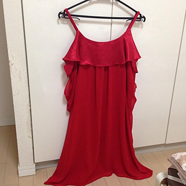 真っ赤なミディアムドレス レディースのフォーマル/ドレス(ミディアムドレス)の商品写真