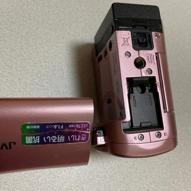 Victor(ビクター)のJVC (ビクター/VICTOR) ビデオカメラ 小型 ピンク スマホ/家電/カメラのカメラ(ビデオカメラ)の商品写真