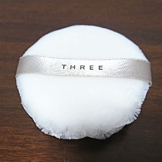 スリー(THREE)のTHREE ルーセントパウダー用パフ(パフ・スポンジ)