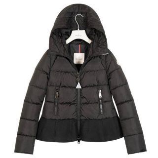 モンクレール(MONCLER)の即完売！モンクレール Moncler フリル ダウン コート ジャケット (ダウンジャケット)