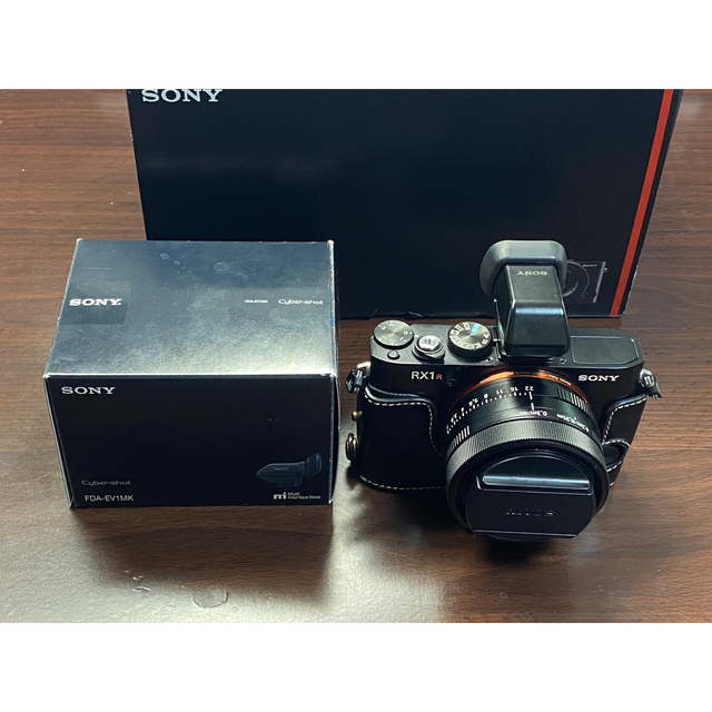 SONY(ソニー)のSONY DSC-RX1R + FDA-EV1MK EVFセット　中古美品 スマホ/家電/カメラのカメラ(コンパクトデジタルカメラ)の商品写真