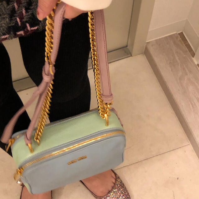 ショルダーバッグmiumiu パステルカラー　ショルダーバッグ　マドラス