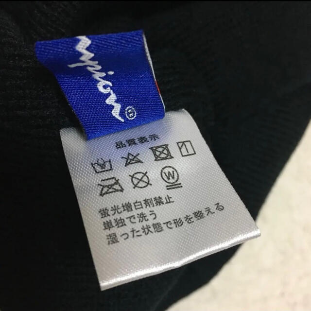 Champion(チャンピオン)のchampion ニット帽　ワンポイント　ブラック レディースの帽子(ニット帽/ビーニー)の商品写真