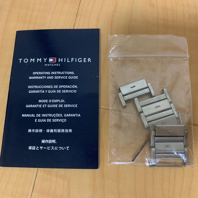 TOMMY HILFIGER(トミーヒルフィガー)のTOMMY  トミー　メンズ　時計　ウォッチ　シルバー　文字盤白　ホワイト メンズの時計(腕時計(アナログ))の商品写真