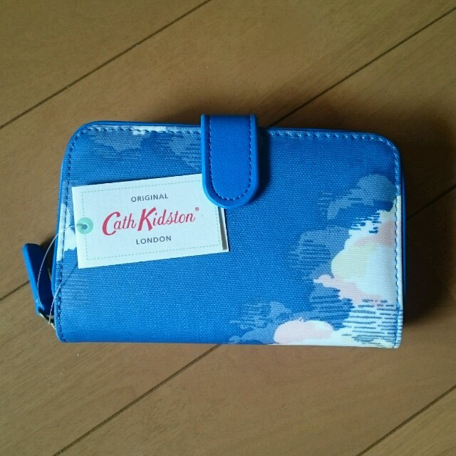 Cath Kidston(キャスキッドソン)のCath Kidston☆二つ折り財布 レディースのファッション小物(財布)の商品写真