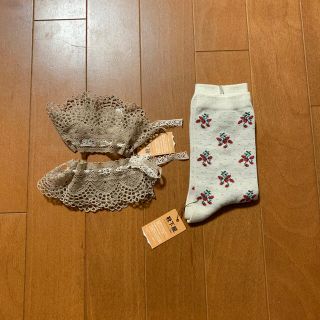 クツシタヤ(靴下屋)の新品☆ 靴下屋のベリー柄ソックス（靴下）＆靴下アクセレースのセット(ソックス)