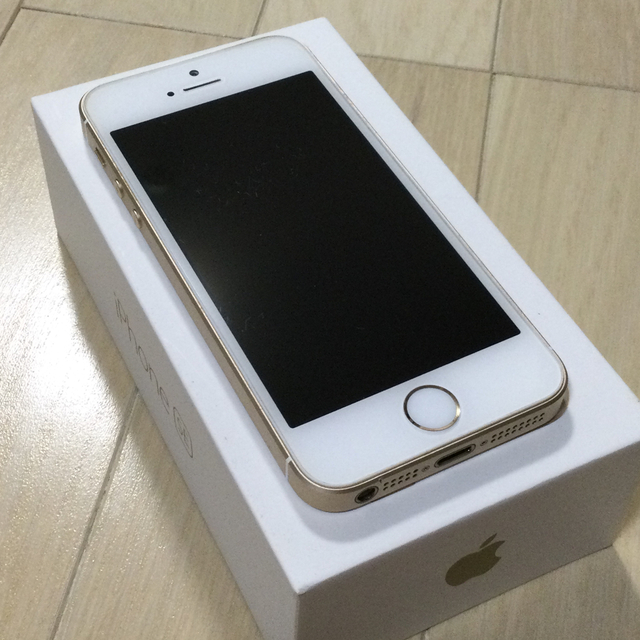 iPhone SE 64GB GOLD SIMフリー　アップルストア購入