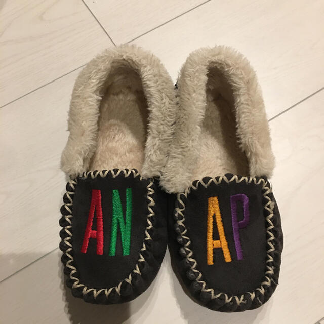 ANAP Kids(アナップキッズ)のmamiko様専中古　ANAPKIDS ムートンシューズ キッズ/ベビー/マタニティのキッズ靴/シューズ(15cm~)(スリッポン)の商品写真