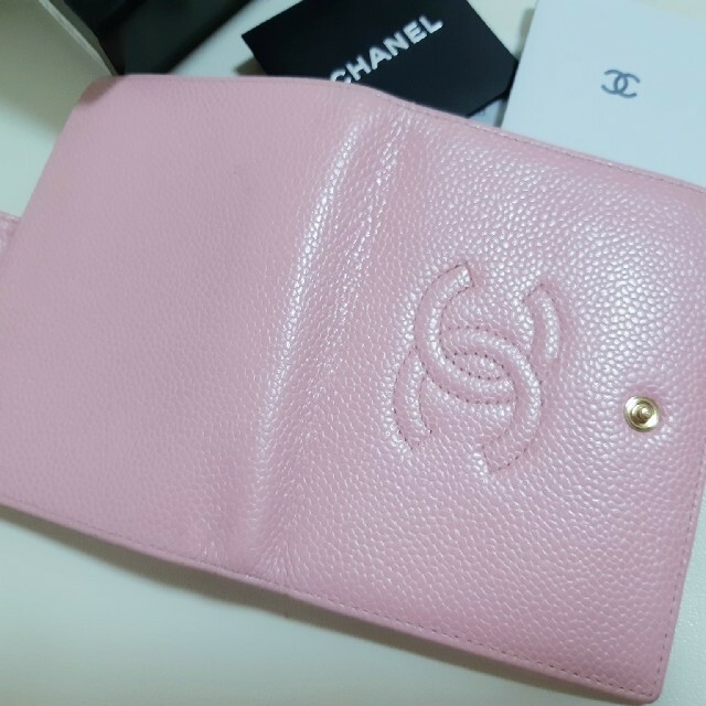 CHANEL(シャネル)のrose212様ご専用CHANEL/ 2つ折り財布/ベビーピンク レディースのファッション小物(財布)の商品写真