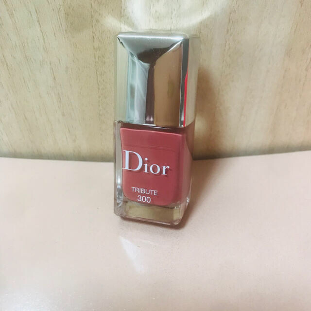Christian Dior(クリスチャンディオール)のdior ヴェルニ 300 限定色 コスメ/美容のネイル(マニキュア)の商品写真