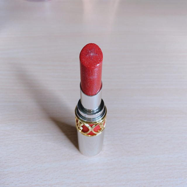 Yves Saint Laurent Beaute(イヴサンローランボーテ)のイヴ・サンローラン ルージュ ヴォリュプテ ロックシャイン N°10 コスメ/美容のベースメイク/化粧品(口紅)の商品写真