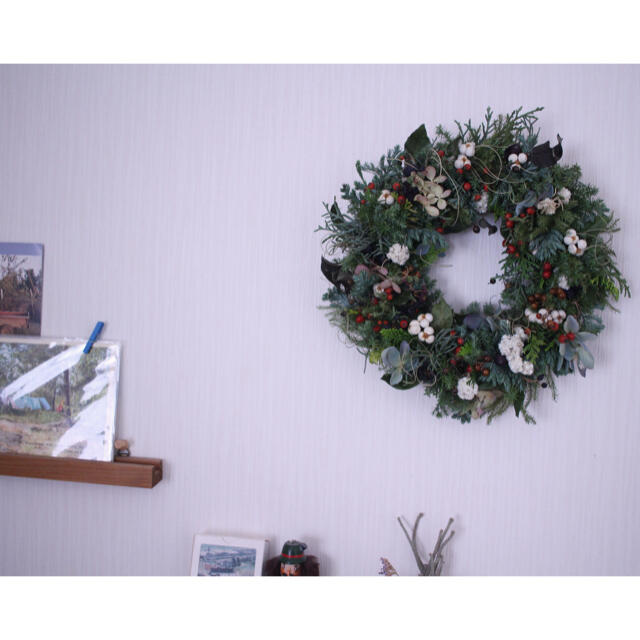 フレッシュグリーンと木の実のクリスマスwreathe☆シンプルリースの通販 ダーチャ's shop｜ラクマ by 得価高品質