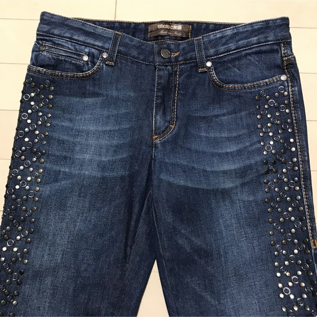 本物 ロベルトカヴァリ 装飾 サイドスタッズ デニム パンツ 本物 ロベルトカヴァリ 装飾 サイドスタッズ デニム パンツ