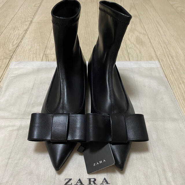 ZARA(ザラ)のヨット様専用ZARAリボン付きフェイクレザーショートブーツ レディースの靴/シューズ(ブーツ)の商品写真