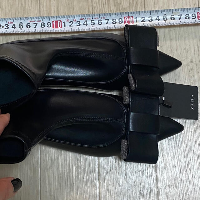 ZARA(ザラ)のヨット様専用ZARAリボン付きフェイクレザーショートブーツ レディースの靴/シューズ(ブーツ)の商品写真