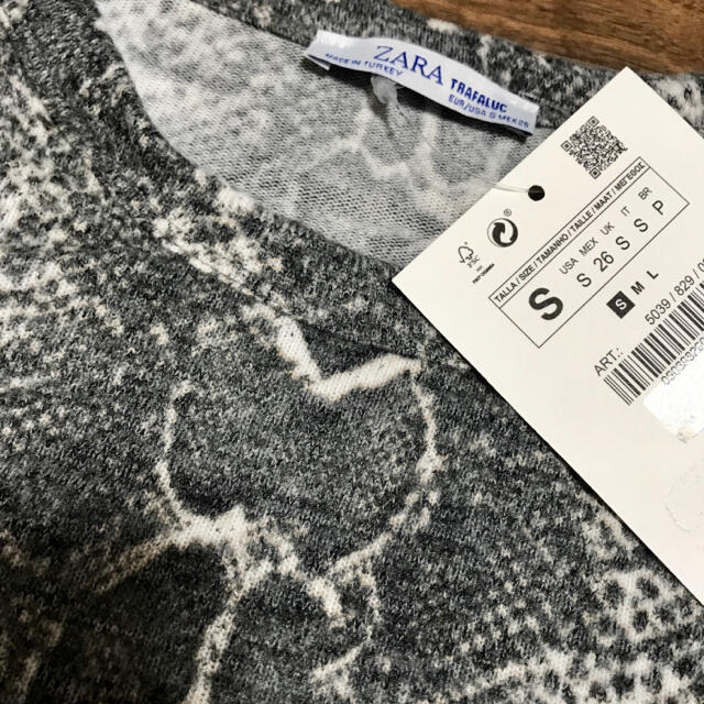 ZARA(ザラ)のルナ様専用　ZARA♥︎パイソンショート丈knit★未使用 レディースのトップス(ニット/セーター)の商品写真