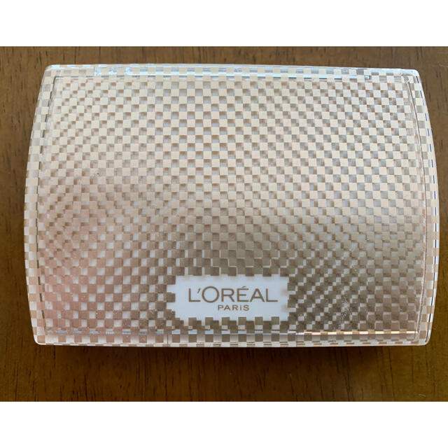 L'Oreal Paris(ロレアルパリ)のロレアルパリ　コンパクトケース コスメ/美容のベースメイク/化粧品(ファンデーション)の商品写真