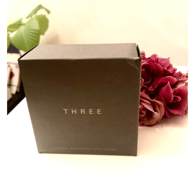 THREE(スリー)の新品♡スリー アルディメイトダイアフェネス ルースパウダー #01 コスメ/美容のベースメイク/化粧品(フェイスパウダー)の商品写真