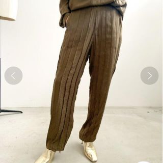 アメリヴィンテージ(Ameri VINTAGE)のSOPHIA PIN TUCK PANTS パンツ カーキ M(カジュアルパンツ)