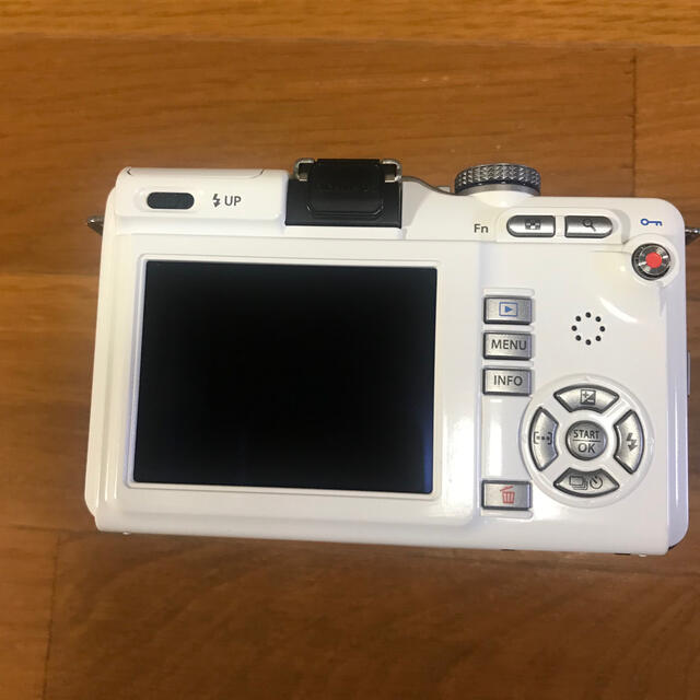 OLYMPUS(オリンパス)のオリンパス OLYMPUS PEN E-PL1 スマホ/家電/カメラのカメラ(デジタル一眼)の商品写真