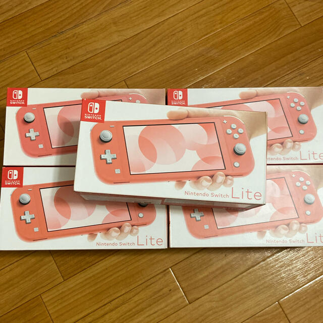 Nintendo Switch(ニンテンドースイッチ)のNintendo switch lite コーラル×2任天堂　スイッチ エンタメ/ホビーのゲームソフト/ゲーム機本体(携帯用ゲーム機本体)の商品写真