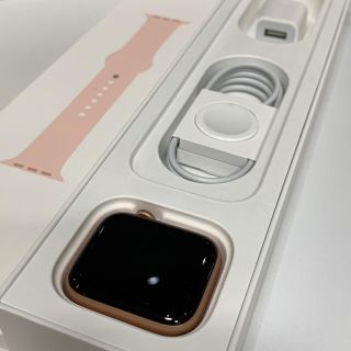 アップルウォッチ(Apple Watch)の美品 MWWD2J/A バンド、充電コード、アダプタ未使用 applecare込(腕時計(デジタル))