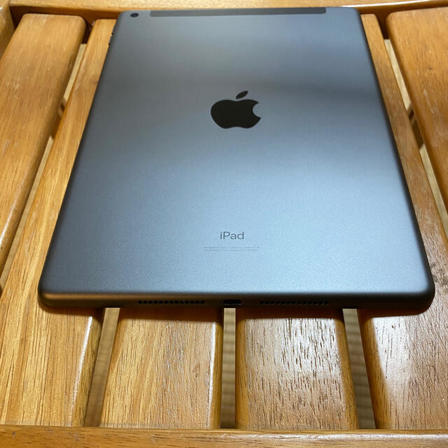 美品★iPad 第7世代 Wi-Fi + Cellular 32GB★ 1