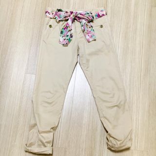 チェスティ(Chesty)のChestyフラワーリボン付チノパンツ(チノパン)