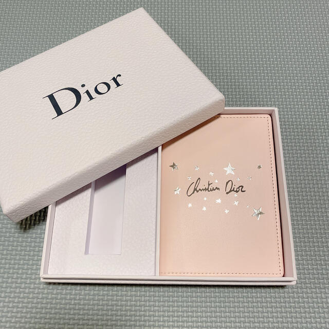 Dior(ディオール)のDior パスポートケース レディースのファッション小物(パスケース/IDカードホルダー)の商品写真