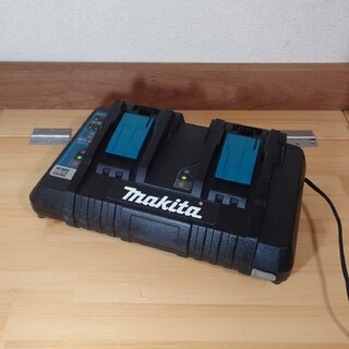 マキタ(Makita)のマキタ　中古　2口急速充電器　DC18RD(その他)