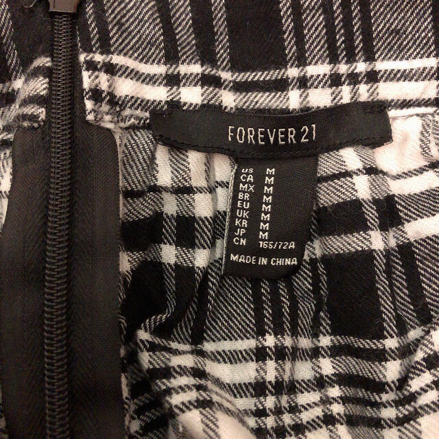 FOREVER 21(フォーエバートゥエンティーワン)のForever21 タータンチェックミニスカート 白黒 レディースのスカート(ミニスカート)の商品写真