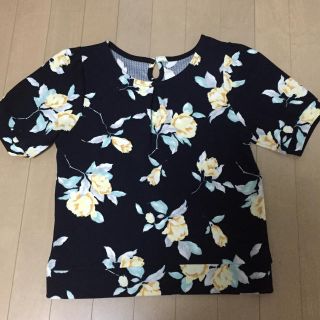 マジェスティックレゴン(MAJESTIC LEGON)のマジェスティックレゴン 花柄トップス(カットソー(半袖/袖なし))