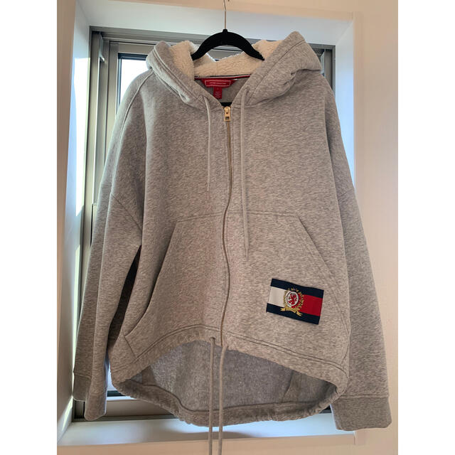 TOMMY HILFIGER(トミーヒルフィガー)のTOMMY HILFIGER パーカー 完売品 レディースのトップス(パーカー)の商品写真