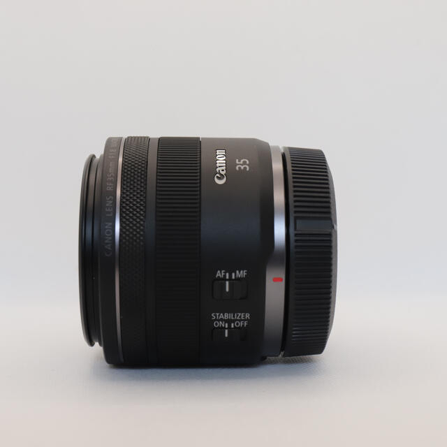 Canon(キヤノン)の【新品未使用】キヤノンRF 35mm F1.8 Macro IS STM スマホ/家電/カメラのカメラ(レンズ(単焦点))の商品写真