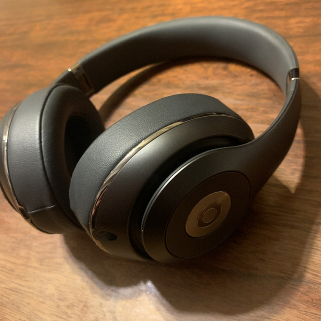 beats ワイヤレスヘッドホン　限定カラー 1