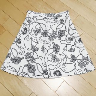 ザラ(ZARA)のZARA♡花柄スカート(ひざ丈スカート)