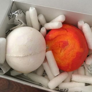 ラッシュ(LUSH)のLUSH バスボム2つ　ドラゴンの卵　ブライトサイド(入浴剤/バスソルト)