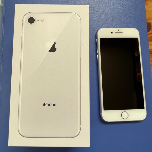 美品☆ iPhone8 64GB ブラック au SIMロック解除済み　◯判定352997096505079