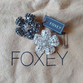 フォクシー(FOXEY)のFOXEY　フラワーブローチ　美品　花(ブローチ/コサージュ)