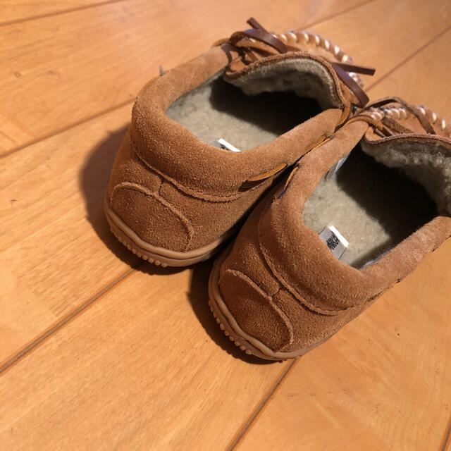 Minnetonka(ミネトンカ)のミネトンカ キッズ　US1   21cmぐらい　長期在庫品　ボア  モカシン  キッズ/ベビー/マタニティのキッズ靴/シューズ(15cm~)(スリッポン)の商品写真