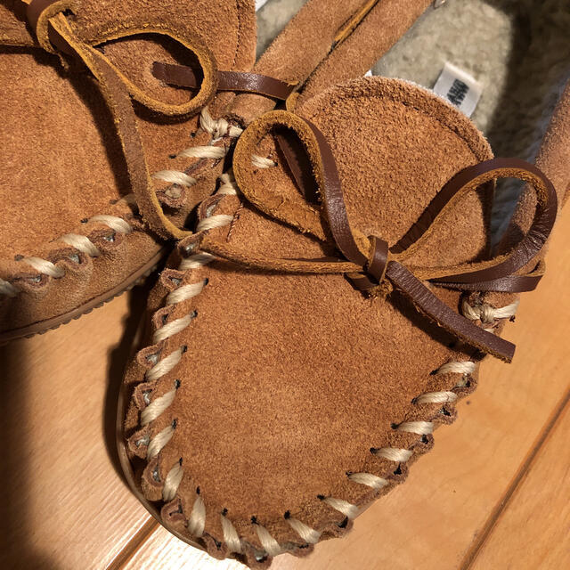 Minnetonka(ミネトンカ)のミネトンカ キッズ　US1   21cmぐらい　長期在庫品　ボア  モカシン  キッズ/ベビー/マタニティのキッズ靴/シューズ(15cm~)(スリッポン)の商品写真