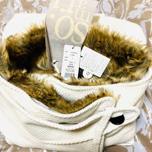 【somari 】ネックファーデザインコート　アイボリー レディースのジャケット/アウター(毛皮/ファーコート)の商品写真