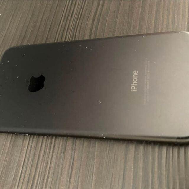 au(エーユー)のiPhone7 black 32GB au  スマホ/家電/カメラのスマートフォン/携帯電話(スマートフォン本体)の商品写真