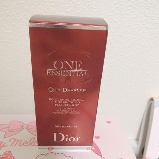 クリスチャンディオール(Christian Dior)の【新品】dior ワン エッセンシャル シティ ディフェンス(化粧下地)