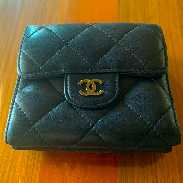 CHANEL(シャネル)のCHANEL マトラッセ　折り財布 レディースのファッション小物(財布)の商品写真