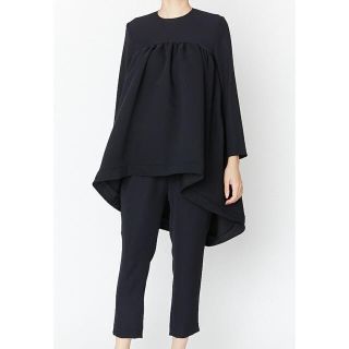 バーニーズニューヨーク(BARNEYS NEW YORK)のYOKO CHANロングスリーブヘムフレアブラウス　38 ネイビー(シャツ/ブラウス(長袖/七分))