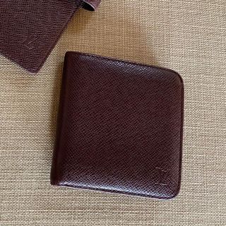 ルイヴィトン(LOUIS VUITTON)のルイヴィトン 本革二つ折り財布 エピ/ブラウン ユーズド正規品(財布)