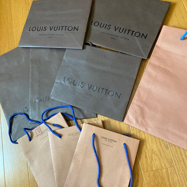 LOUIS VUITTON(ルイヴィトン)のルイヴィトンショップ紙袋9枚 レディースのバッグ(ショップ袋)の商品写真