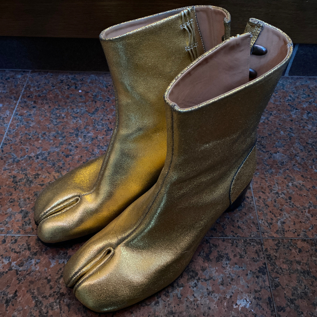 Maison Martin Margiela(マルタンマルジェラ)の伊藤理々杏様maison margiela tabi boots gold 43 メンズの靴/シューズ(ブーツ)の商品写真